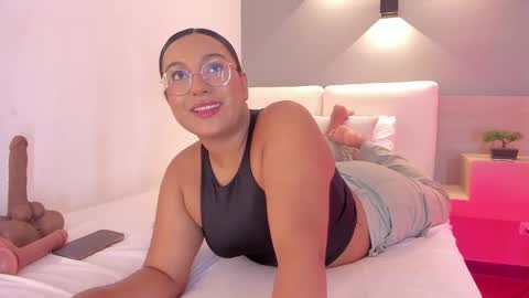 Snapshot of ellamontoya chatting on September 13, 1:08 pm Ella online show from September 13, 1:08 pm