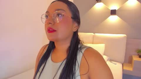 Snapshot of ellamontoya chatting on October 13, 12:52 pm Ella online show from October 13, 12:52 pm