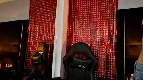 Ella Sanders online show from April 26, 1:14 am