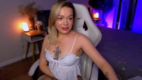 Ella online show from January 18, 1:29 pm