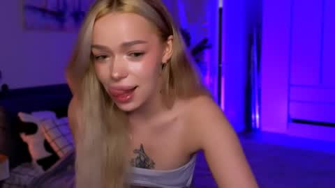 Ella online show from March 31, 5:51 am