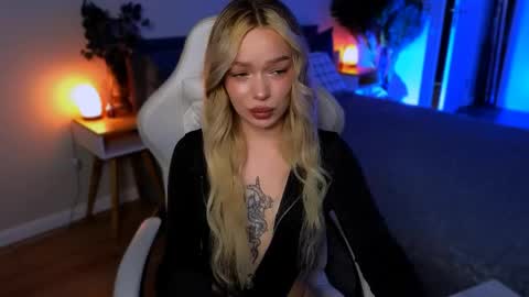 Ella online show from April 24, 5:43 am