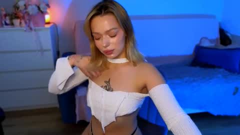 Ella online show from November 18, 5:41 am