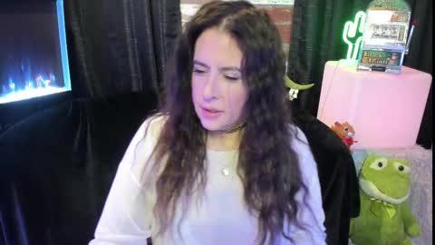 Snapshot of elle4you chatting on February 10, 5:09 pm ELLE online show from February 10, 5:09 pm