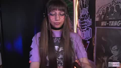 Snapshot of elle_uwu chatting on October 15, 5:48 pm follow me on instagram . online show from October 15, 5:48 pm