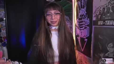 Snapshot of elle_uwu chatting on October 19, 8:00 pm follow me on instagram . online show from October 19, 8:00 pm