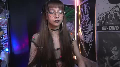Snapshot of elle_uwu chatting on February 24, 11:19 pm follow me on instagram . online show from February 24, 11:19 pm