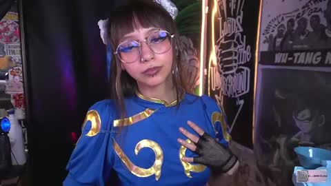 Snapshot of elle_uwu chatting on October 4, 10:14 pm follow me on instagram . online show from October 4, 10:14 pm