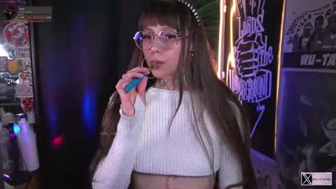 Snapshot of elle_uwu chatting on September 26, 7:00 pm follow me on instagram . online show from September 26, 7:00 pm