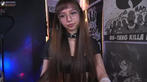 Snapshot of elle_uwu chatting on January 5, 5:51 pm follow me on instagram . online show from January 5, 5:51 pm
