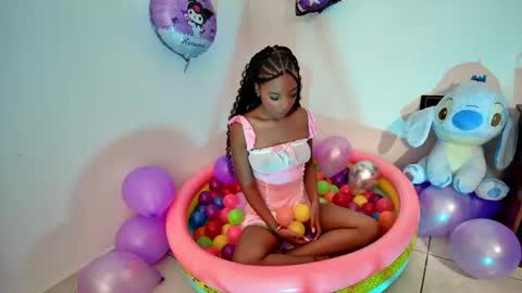 ellie_cute7 online show from June 15, 7:36 pm