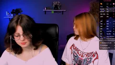Snapshot of ellie_fire chatting on October 15, 7:49 pm Ellie online show from October 15, 7:49 pm