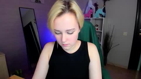 Ellie online show from December 14, 8:09 am