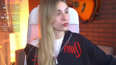 elliecutes online show from April 25, 1:41 pm