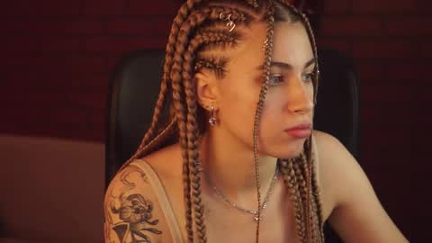 elliecutes online show from February 11, 5:26 am