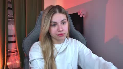 elliecutes online show from April 28, 6:06 am