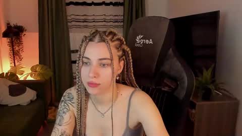 elliecutes online show from February 10, 6:42 am