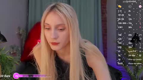 Snapshot of elliefrost chatting on February 22, 10:15 pm elliefrost online show from February 22, 10:15 pm