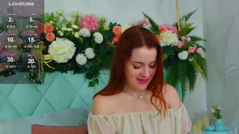 Snapshot of ellielarson chatting on October 5, 5:40 pm EllieLarson online show from October 5, 5:40 pm