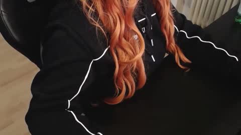 Elly online show from November 12, 8:18 pm