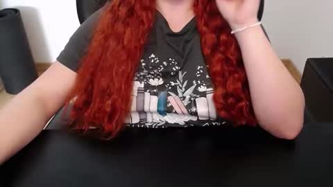 Elly online show from April 24, 1:36 pm