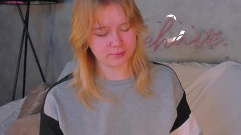 Snapshot of ellya_castro chatting on September 17, 12:19 am ellya_castro online show from September 17, 12:19 am