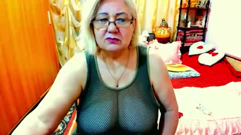 Snapshot of ellyhot53 chatting on October 5, 12:37 am ellyhot53 online show from October 5, 12:37 am