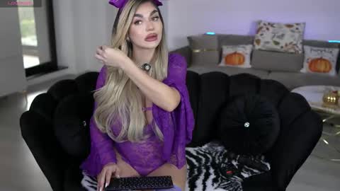 Elly online show from November 7, 12:33 pm