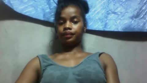 elodie228680 online show from June 3, 2:33 pm
