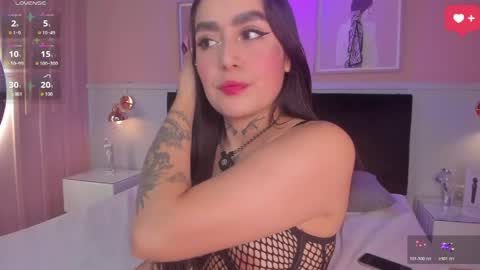 Elodie  online show from June 5, 11:38 am