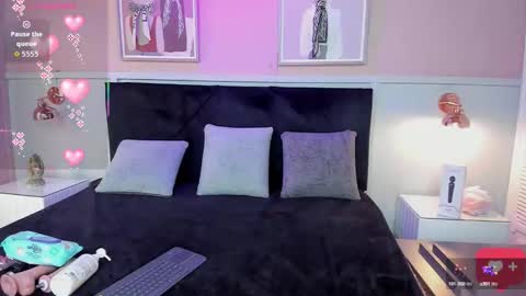 Elodie  online show from September 26, 1:09 pm