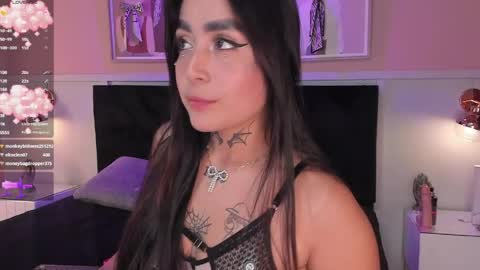 Elodie  online show from March 6, 12:33 pm