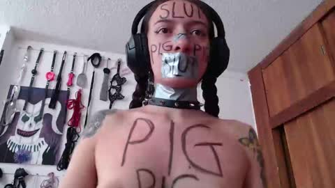Snapshot of eloise_brown_ chatting on January 23, 9:39 pm Chelsea Please help me to reach 100 thumbs up online show from January 23, 9:39 pm