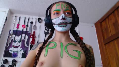 Snapshot of eloise_brown_ chatting on January 19, 7:37 pm Chelsea Please help me to reach 100 thumbs up online show from January 19, 7:37 pm