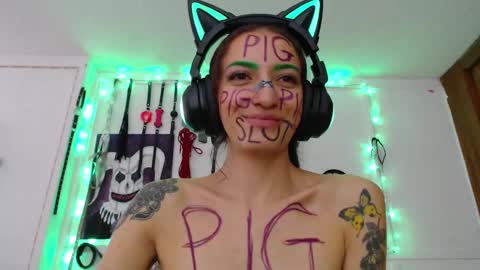 Snapshot of eloise_brown_ chatting on March 3, 6:09 pm Chelsea Please help me to reach 100 thumbs up online show from March 3, 6:09 pm