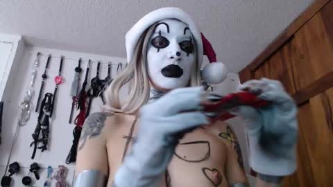 Snapshot of eloise_brown_ chatting on December 31, 6:46 pm Chelsea Please help me to reach 100 thumbs up online show from December 31, 6:46 pm