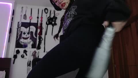 Snapshot of eloise_brown_ chatting on January 7, 2:53 am Chelsea Please help me to reach 100 thumbs up online show from January 7, 2:53 am