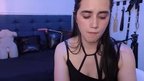 elowen_halley1 online show from October 29, 9:17 pm