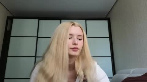 Snapshot of elsafawn chatting on September 12, 11:07 am elsa online show from September 12, 11:07 am