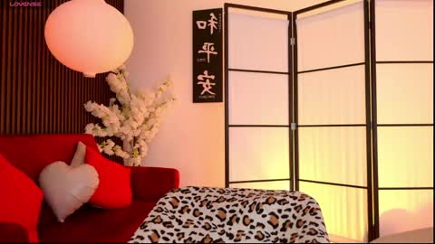 Elysia online show from June 7, 9:43 pm