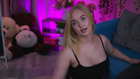 Elyssa online show from April 26, 7:22 pm