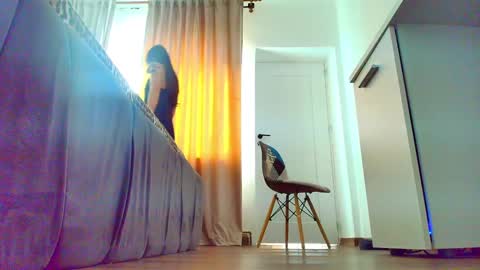 Snapshot of elyzabetth chatting on February 4, 10:21 am Ely online show from February 4, 10:21 am