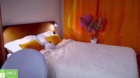 Snapshot of elza_rose chatting on October 17, 6:22 pm elza_rose online show from October 17, 6:22 pm