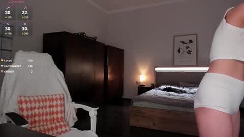 Emilie online show from October 3, 3:50 pm