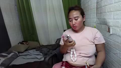 Snapshot of emely_slutxxx chatting on March 2, 7:32 am Emely online show from March 2, 7:32 am