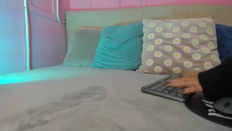Snapshot of emelyy_carter chatting on September 19, 1:32 pm Emy online show from September 19, 1:32 pm