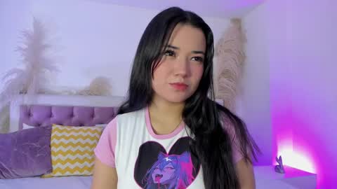 Snapshot of emelyy_carter chatting on February 18, 7:43 pm Emy online show from February 18, 7:43 pm