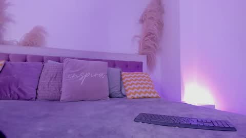 Snapshot of emelyy_carter chatting on February 12, 7:45 pm Emy online show from February 12, 7:45 pm