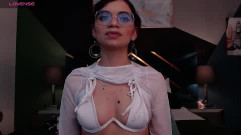 Snapshot of emerald_gh chatting on February 18, 3:21 am Danna online show from February 18, 3:21 am