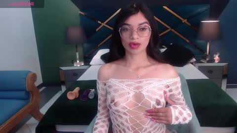 Snapshot of emerald_gh chatting on February 10, 3:57 am Danna online show from February 10, 3:57 am